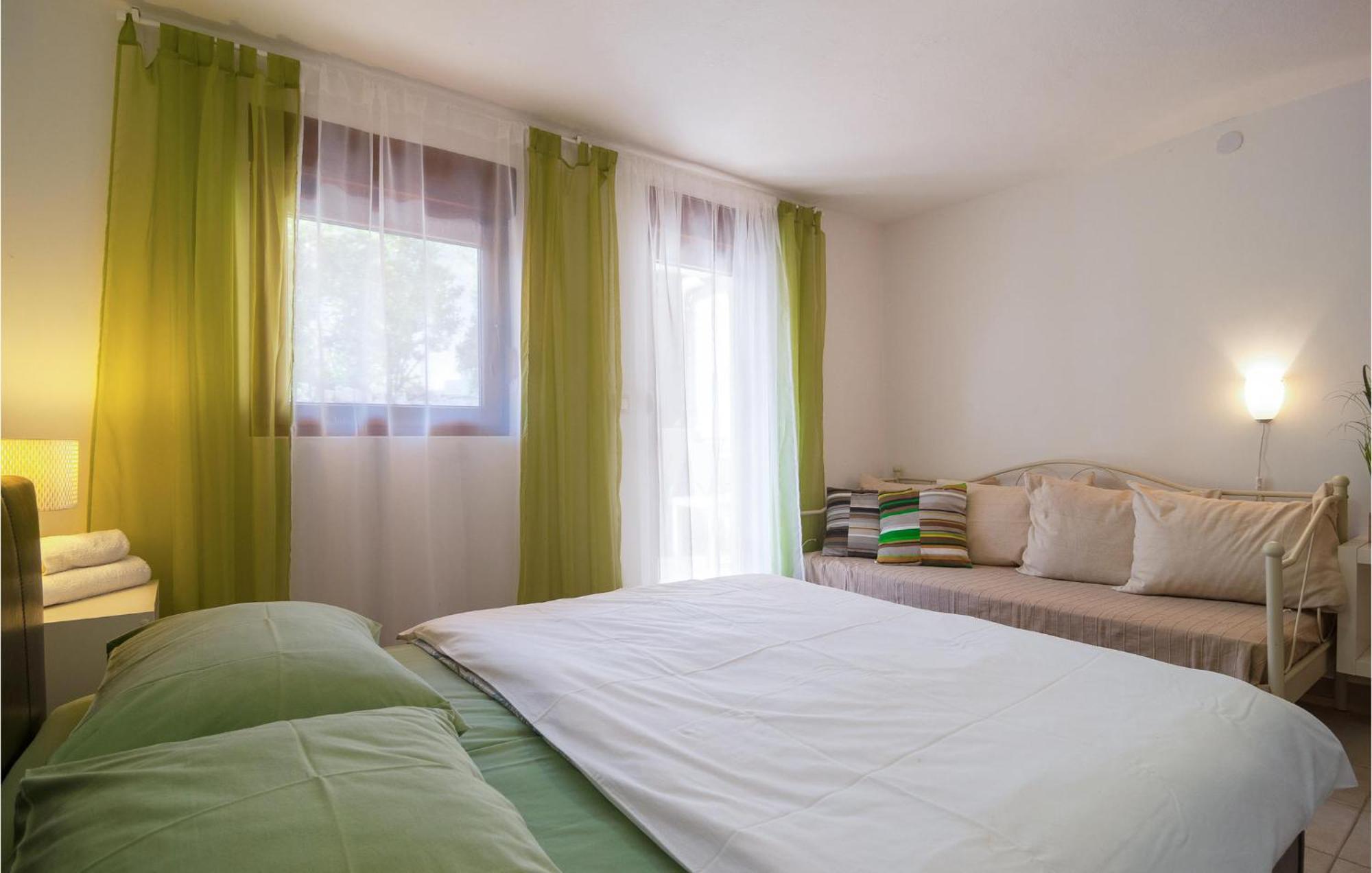 Casa de férias Cozy In Mudri Dolac With Kitchen *