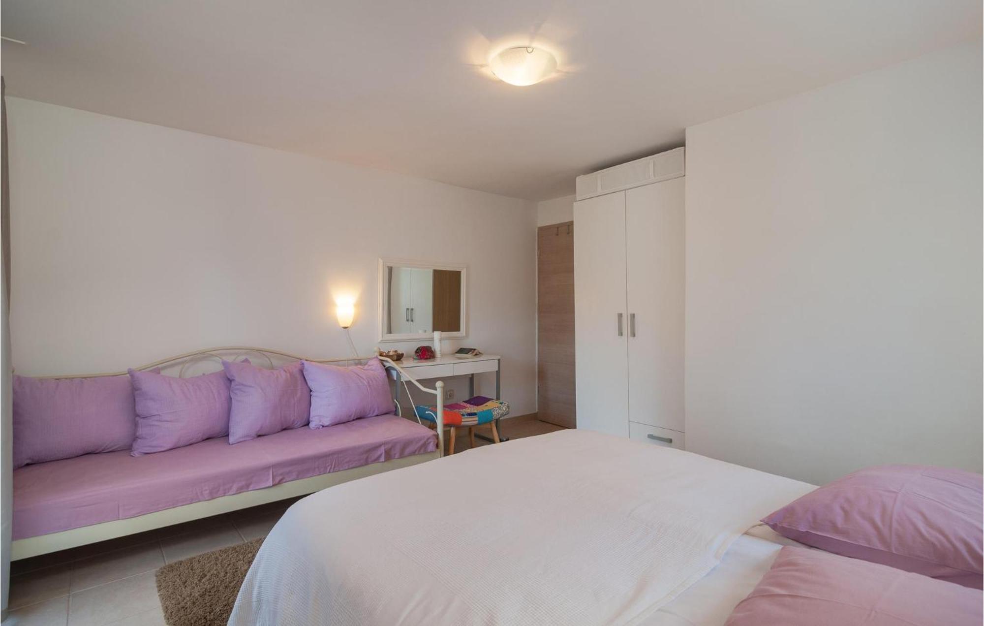 Cozy In Mudri Dolac With Kitchen * Basina