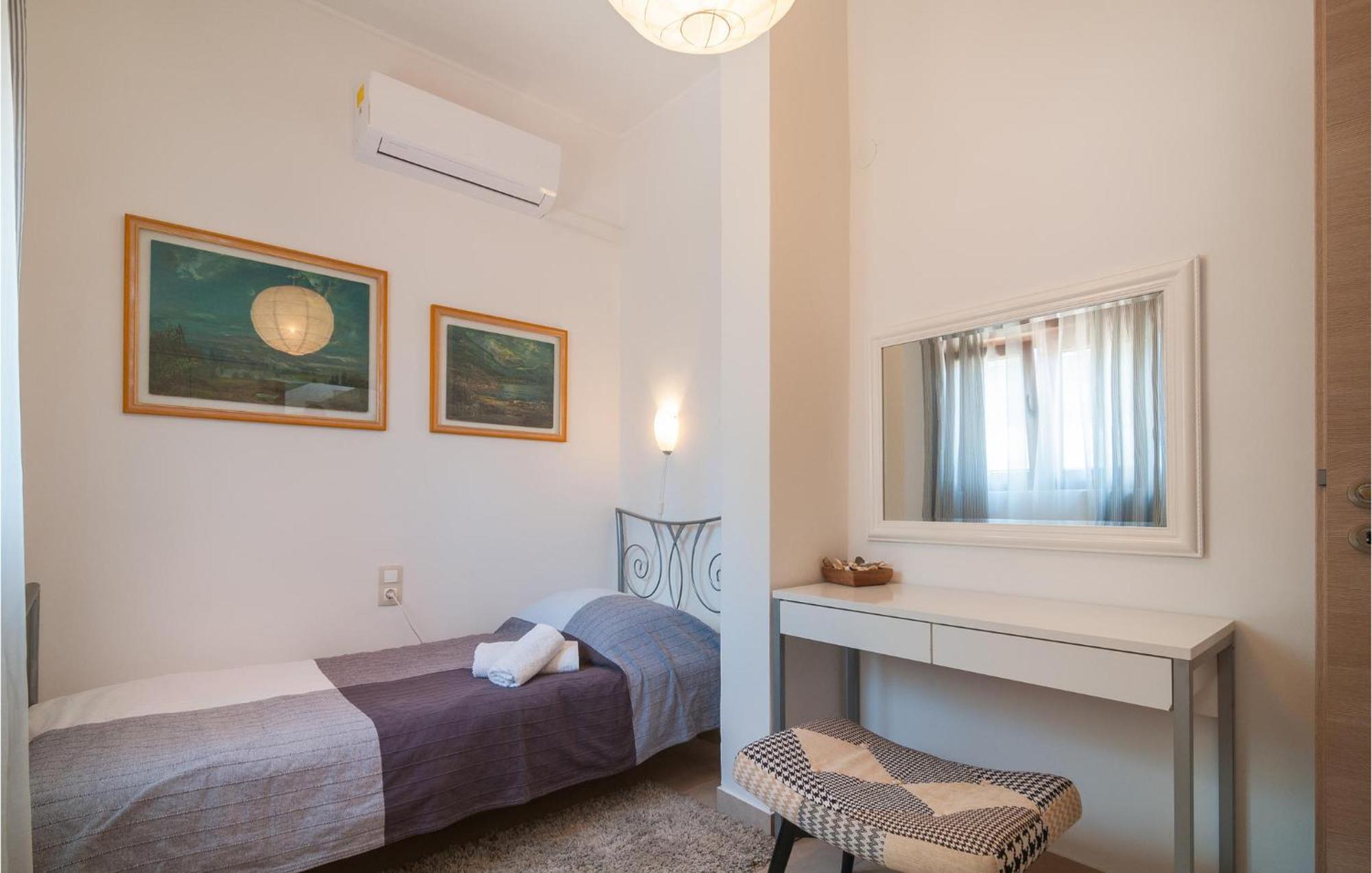 Casa de férias Cozy In Mudri Dolac With Kitchen Basina