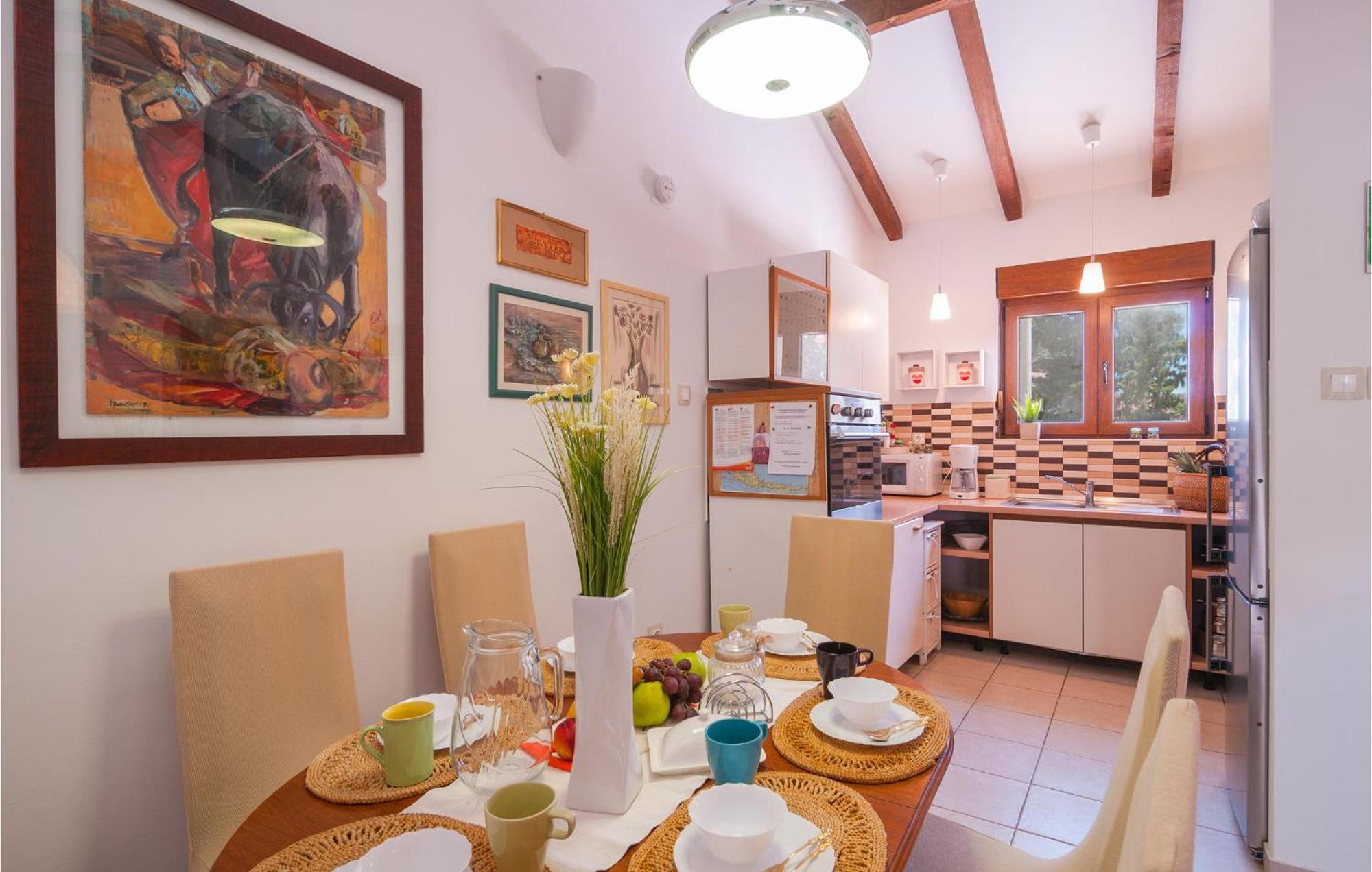 Casa de férias Cozy In Mudri Dolac With Kitchen *
